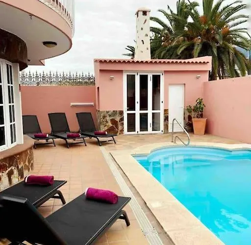 Lujosa Con Piscina Privada Villa